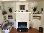Interieur van de oorspronkelijke woonkamer, een echte 'cosy corner'.
<br/>
Eigenaar, 2016